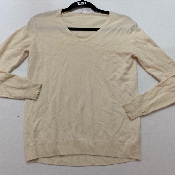 Everlane Sweaters - Everlane Cream 100% Cashmere V-Neck Sweater